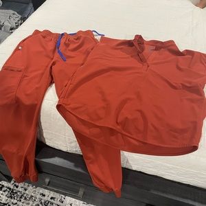 Figs. Medium Rafaela top, medium petite high rise Zamora jogger